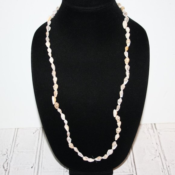 🤍🐚🌊 Beautiful Vintage Natural Shell Necklace (34") - Picture 1 of 4